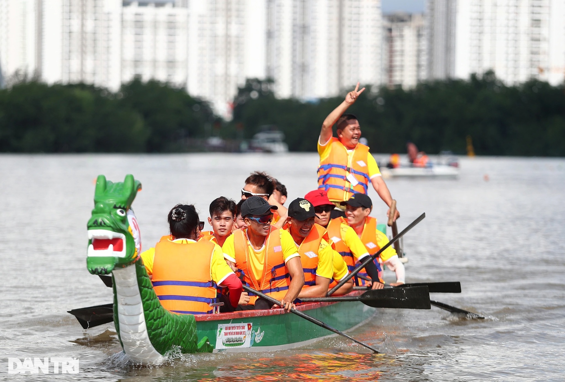 Hơn 500 VĐV tranh tài tại giải đua thuyền truyền thống TPHCM - 13 Hơn 500 VĐV tranh tài tại giải đua thuyền truyền thống TPHCM - 13