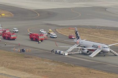 Máy bay Nhật Bản hạ cánh khẩn cấp do bị đe dọa đánh bom