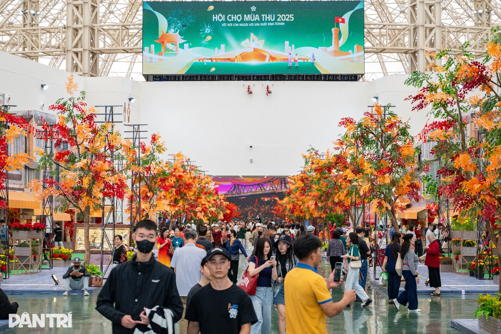 Warna-warna Barat Laut menonjol di ruang Pameran Musim Gugur - 1 Sắc màu Tây Bắc nổi bật giữa không gian Hội chợ Mùa Thu - 1