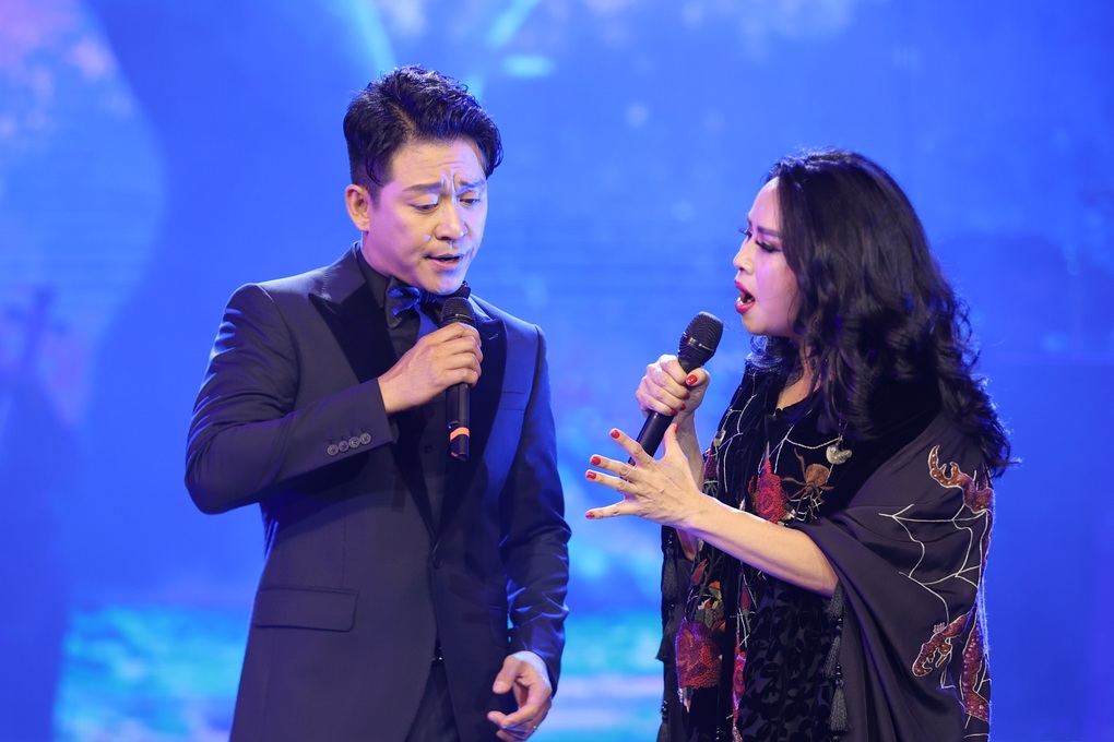 Thanh Lam - Tuấn Hưng hòa giọng đầy cảm xúc trong liveshow - 1 Thanh Lam - Tuấn Hưng hòa giọng đầy cảm xúc trong liveshow - 1