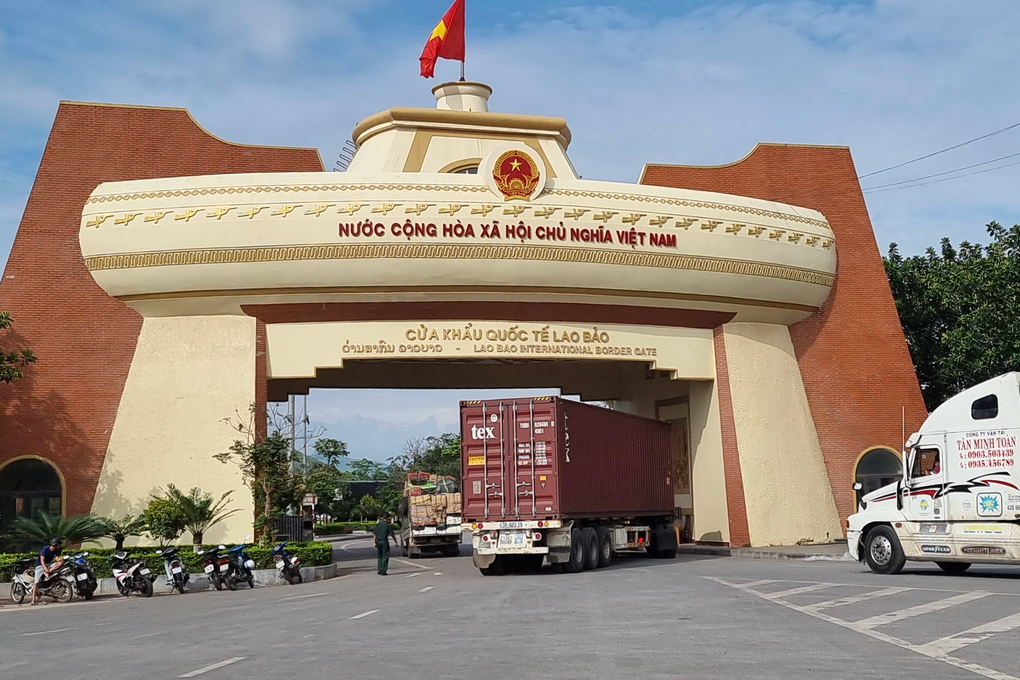 Ngăn chặn 2 đối tượng Trung Quốc đưa 21 người Việt xuất cảnh trái phép - 1 Ngăn chặn 2 đối tượng Trung Quốc đưa 21 người Việt xuất cảnh trái phép - 1
