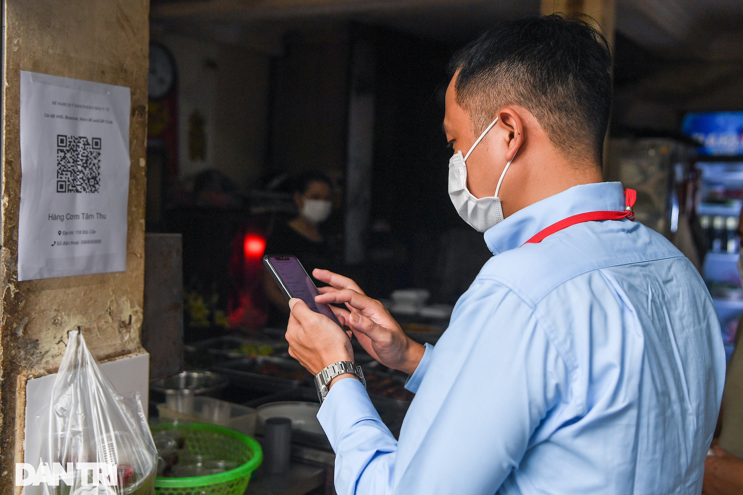 Ngày đầu hàng quán 19 quận huyện ở Hà Nội được mở cửa bán mang về - 12 Ngày đầu hàng quán 19 quận huyện ở Hà Nội được mở cửa bán mang về - 12