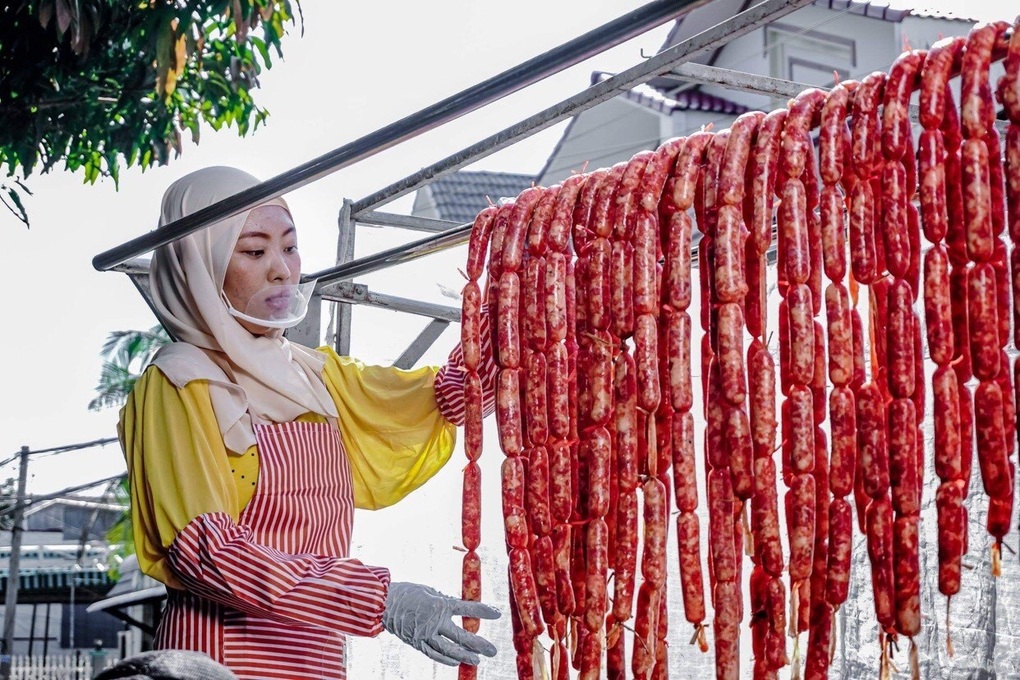 Du học về, điều gì khiến cô gái Chăm bỏ phố về quê dệt thổ cẩm - 2 Du học về, điều gì khiến cô gái Chăm bỏ phố về quê dệt thổ cẩm - 2