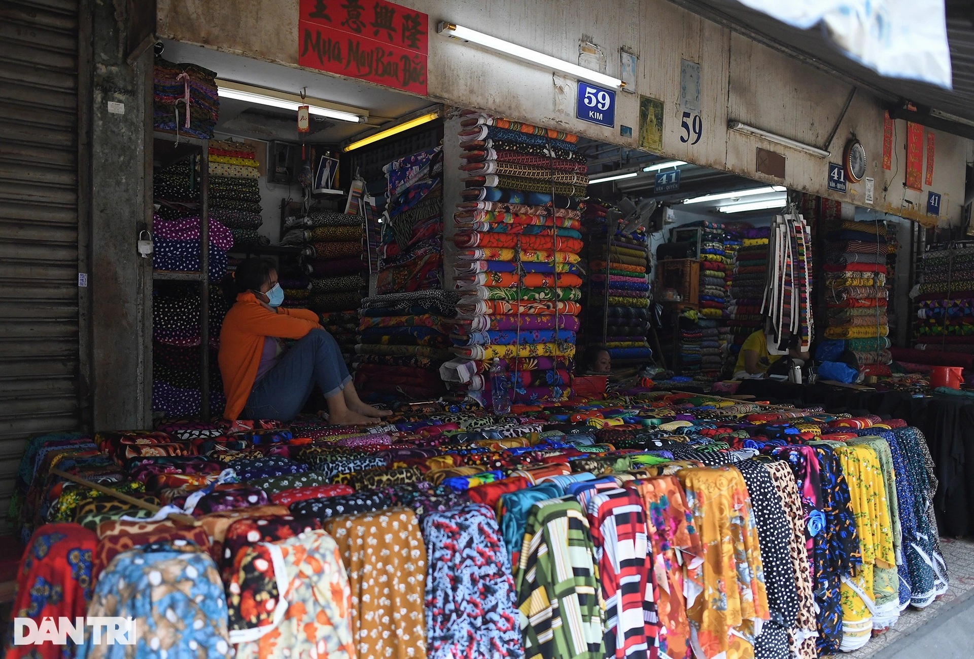 Loạt chợ lớn nhất TPHCM ế ẩm, nhiều tiểu thương bỏ sạp nghỉ kinh doanh - 14 Loạt chợ lớn nhất TPHCM ế ẩm, nhiều tiểu thương bỏ sạp nghỉ kinh doanh - 14