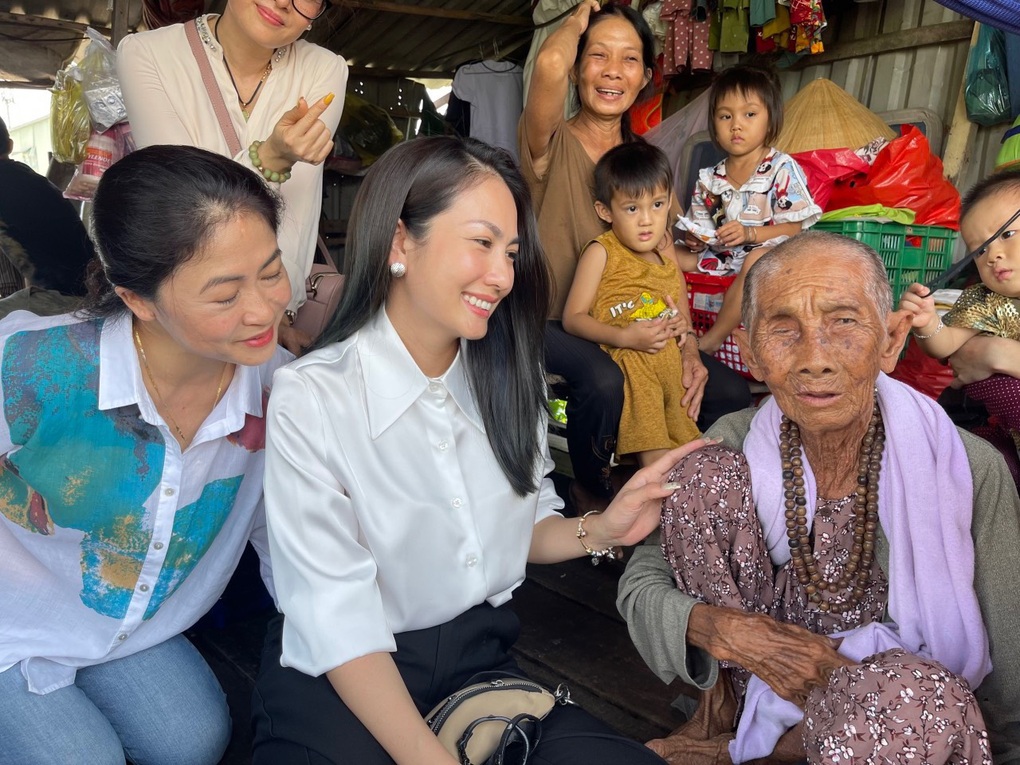 Tiết lộ về kiều nữ thủ vai má mì, trùm phản diện Phương Ngân - 4 Tiết lộ về kiều nữ thủ vai má mì, trùm phản diện Phương Ngân - 4
