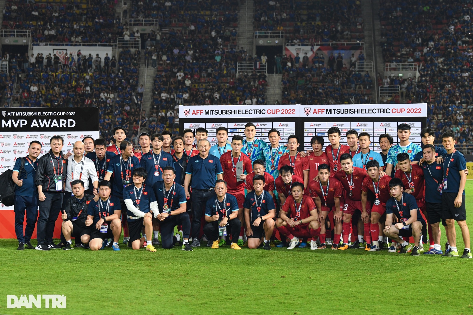 Khoảnh khắc cảm xúc của HLV Park ở trận đấu cuối cùng với tuyển Việt Nam - 13 Khoảnh khắc cảm xúc của HLV Park ở trận đấu cuối cùng với tuyển Việt Nam - 13