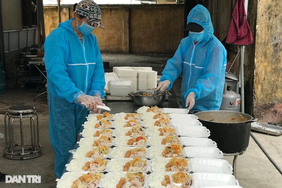 Cảm động bếp ăn dã chiến xuyên Tết luôn đỏ lửa tại ổ dịch TP Chí Linh - 11 Cảm động bếp ăn dã chiến xuyên Tết luôn đỏ lửa tại ổ dịch TP Chí Linh - 11