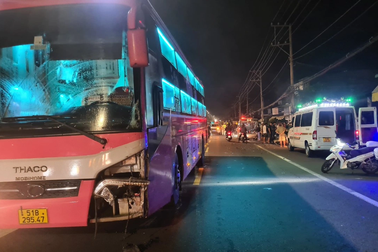 Xe Thành Bưởi tông trực diện xe máy ngược chiều, hai anh em ruột tử vong