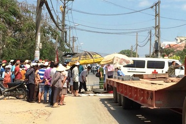 Container đeo logo “lái xe an toàn” cán chết người