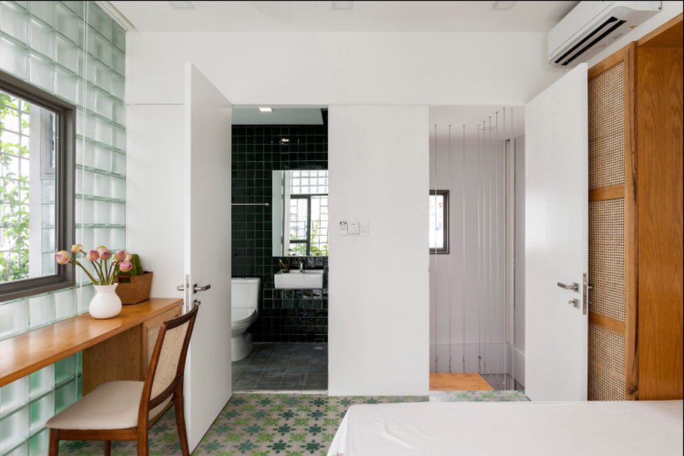 Ngỡ ngàng nhà kính 18m2 độc đáo được cải tạo từ nhà hoang ở Sài Gòn - 3 Ngỡ ngàng nhà kính 18m2 độc đáo được cải tạo từ nhà hoang ở Sài Gòn - 3