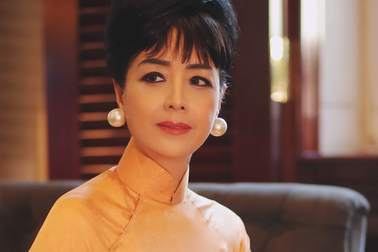 NSƯT Chiều Xuân tái hiện hình ảnh ‘huyền thoại thời trang’ Trần Lệ Xuân