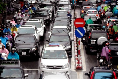 Thuế, phí đổ đầu xe: Tư duy kiểu "vừa chạy vừa xếp hàng"?