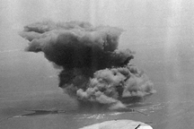 Điều gì thực sự đã xảy ra vào ngày Vương Quốc Anh quét sạch một hòn đảo?