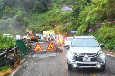 Đề nghị xử lý tình trạng ùn tắc kéo dài trên đèo Bảo Lộc