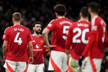 Báo Anh: "Cầu thủ Man Utd đang nói xấu sau lưng HLV Amorim"