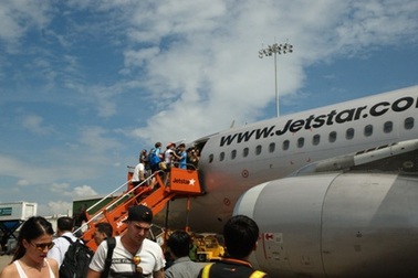 Không được lên máy bay vì dùng chứng minh thư cắt góc