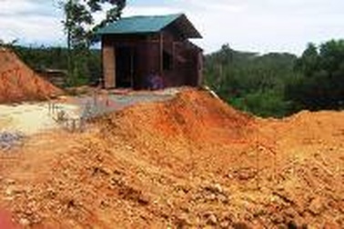 Đào móng công trình, phát hiện bom còn nguyên kíp nổ