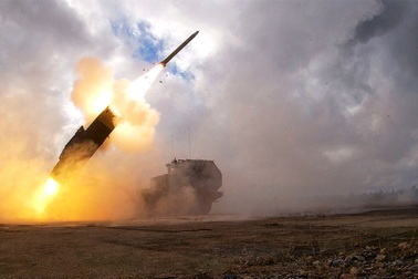 Mỹ đóng băng viện trợ vũ khí: Ukraine loay hoay "vá" lỗ hổng phòng thủ