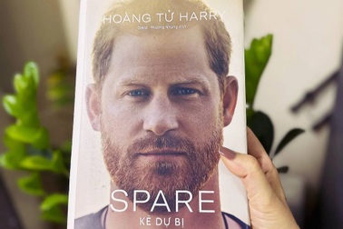 Cuốn hồi ký của Hoàng tử Anh Harry ra mắt tại Việt Nam