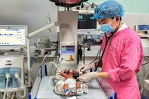 Cứu sống trẻ sinh non 26 tuần tuổi, nặng 0,7kg