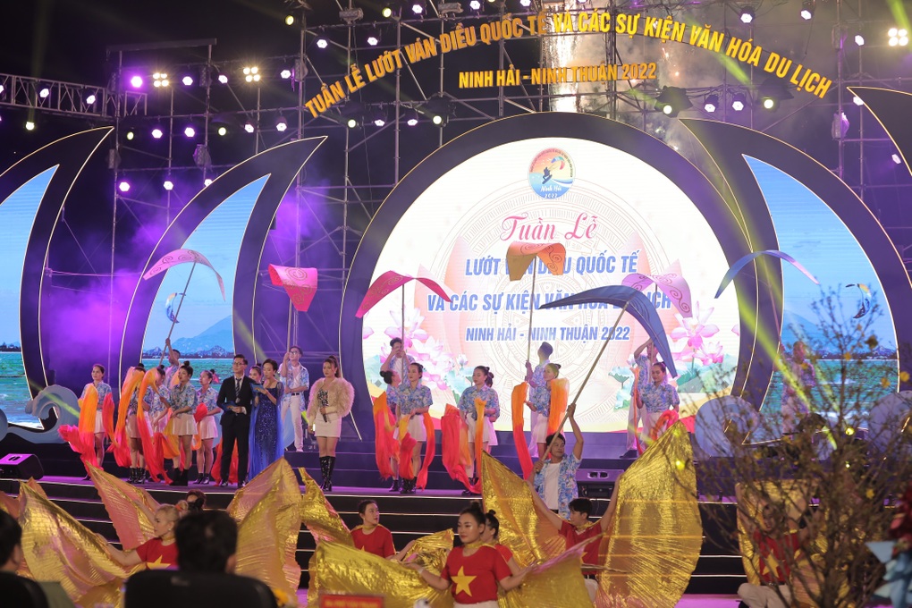 Ninh Thuận khai mạc Tuần lễ Lướt ván diều quốc tế - 2