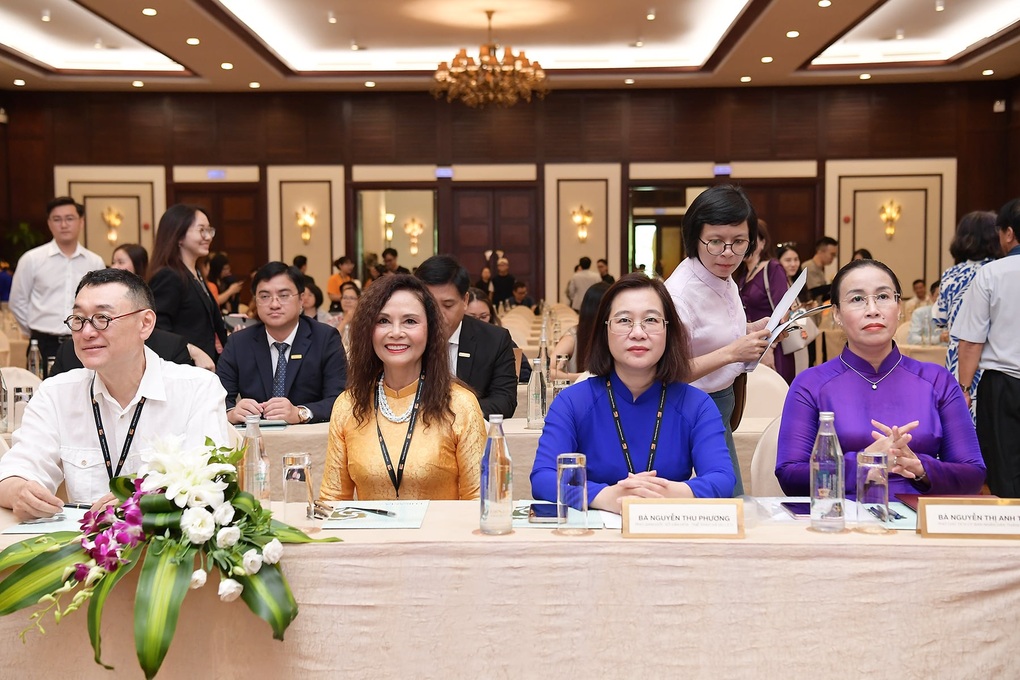 Tài tử Park Sung Woong cùng dàn sao Hàn đình đám dự khai mạc DANAFF III - 2 Tài tử Park Sung Woong cùng dàn sao Hàn đình đám dự khai mạc DANAFF III - 2