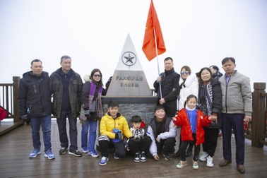 Hàng nghìn du khách chiêm bái, lễ Phật đầu năm tại Fansipan