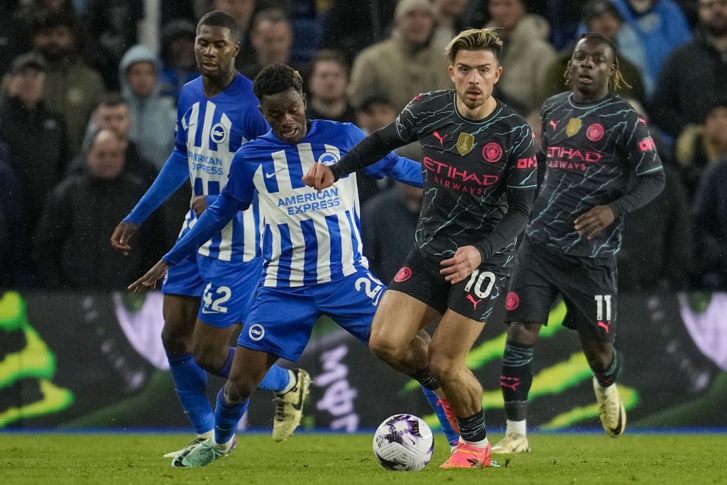 Đè bẹp Brighton, Man City áp sát Arsenal - 2