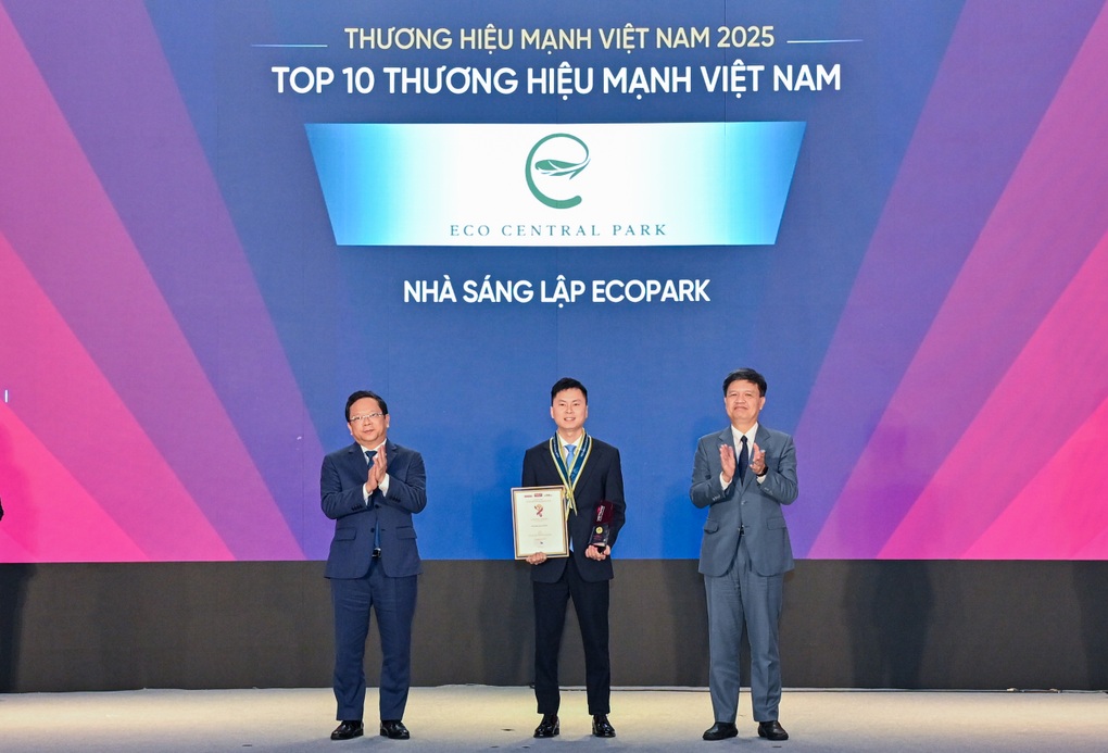 Nhà sáng lập Ecopark nhận giải thưởng “Top 10 thương hiệu mạnh Việt Nam 2025” - 1 Nhà sáng lập Ecopark nhận giải thưởng “Top 10 thương hiệu mạnh Việt Nam 2025” - 1