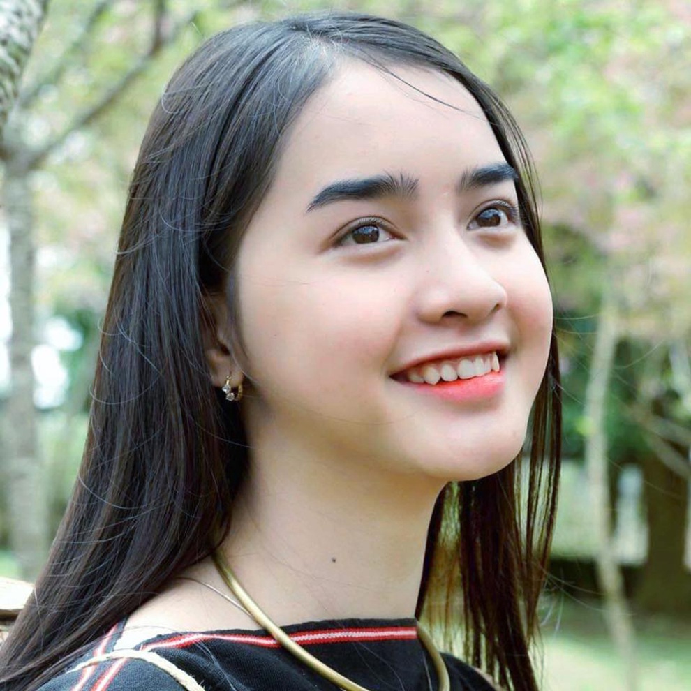 Sơn nữ Bana 17 tuổi hút triệu view với những clip lên nương làm rẫy - 1 Sơn nữ Bana 17 tuổi hút triệu view với những clip lên nương làm rẫy - 1