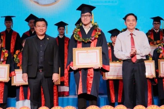 Thủ khoa GPA 4.0 áp lực khi… bước ra khỏi giảng đường