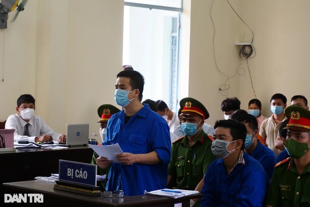 Trương Châu Hữu Danh đọc tên xin lỗi từng người, xin giảm nhẹ hình phạt - 2 Trương Châu Hữu Danh đọc tên xin lỗi từng người, xin giảm nhẹ hình phạt - 2