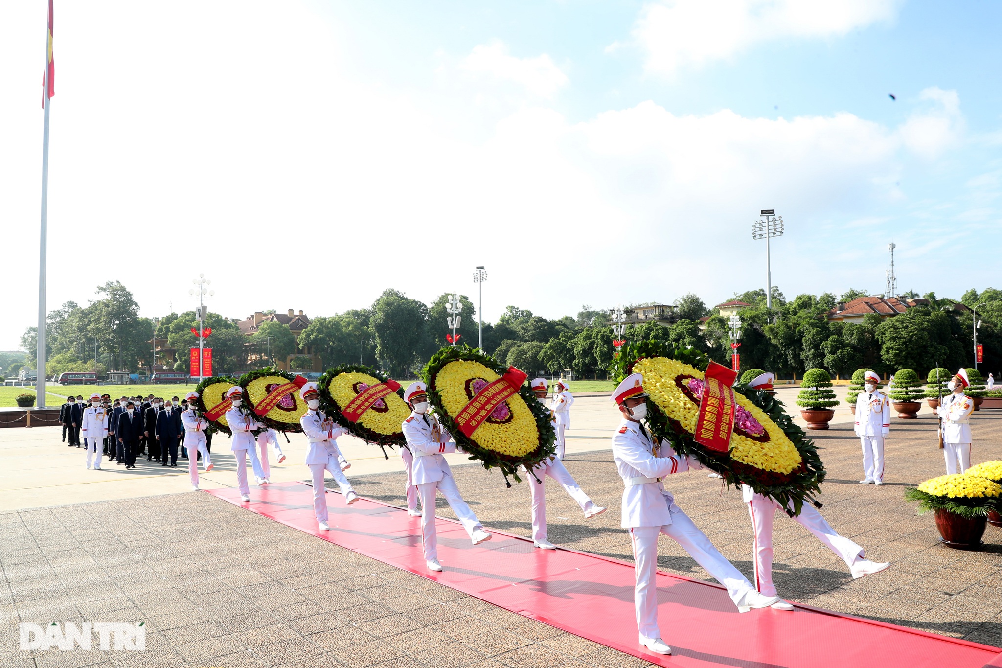Lãnh đạo Đảng, Nhà nước đặt vòng hoa, tưởng niệm các Anh hùng liệt sĩ - 8 Lãnh đạo Đảng, Nhà nước đặt vòng hoa, tưởng niệm các Anh hùng liệt sĩ - 8