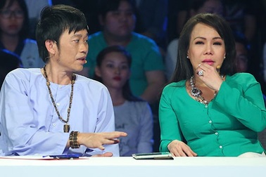 Việt Hương rớt nước mắt vì tình yêu của vợ chồng hát rong khiếm thị