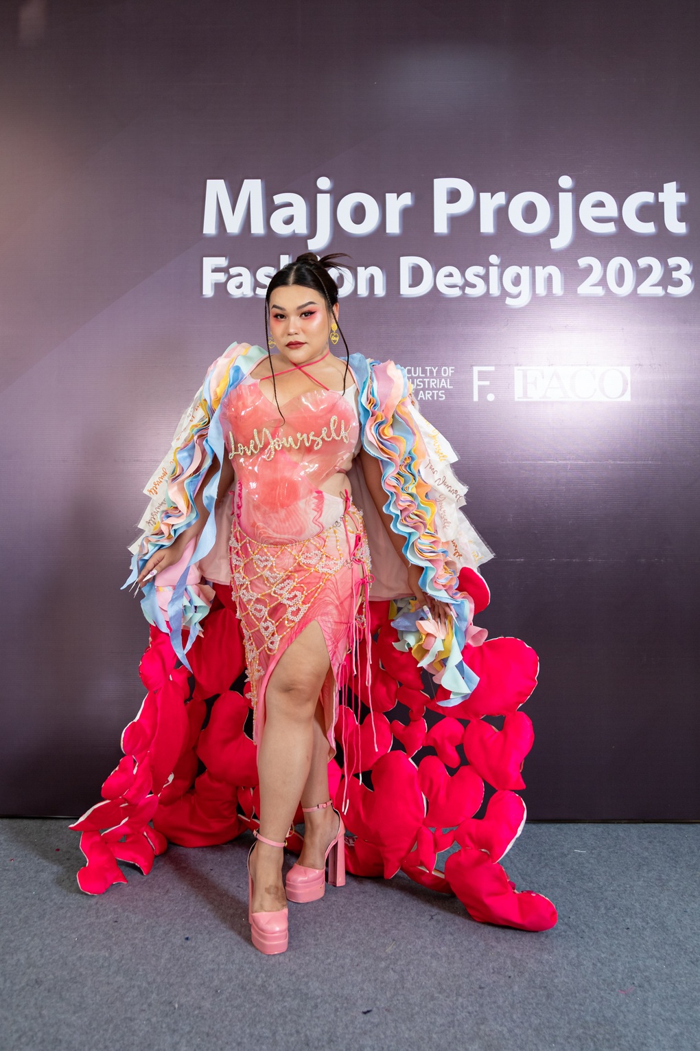 Nữ sinh lên án nạn miệt thị ngoại hình bằng ngôn ngữ thời trang - 6 Nữ sinh lên án nạn miệt thị ngoại hình bằng ngôn ngữ thời trang - 6
