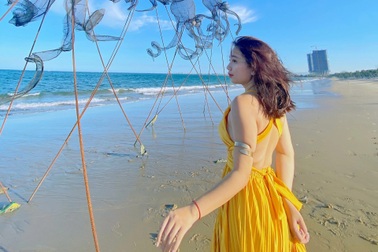 Biển Bình Sơn - Ninh Chữ: Điểm chụp ảnh yêu thích của những cô gái xinh đẹp