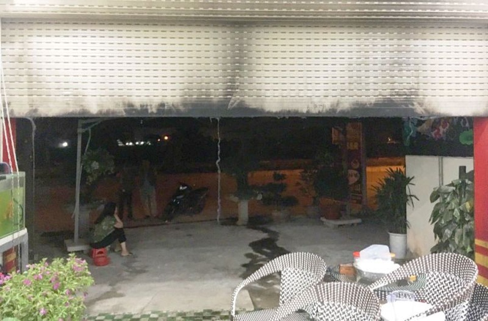 Triệu tập một số đối tượng tình nghi châm lửa đốt nhà dân lúc nửa đêm - 1 Triệu tập một số đối tượng tình nghi châm lửa đốt nhà dân lúc nửa đêm - 1