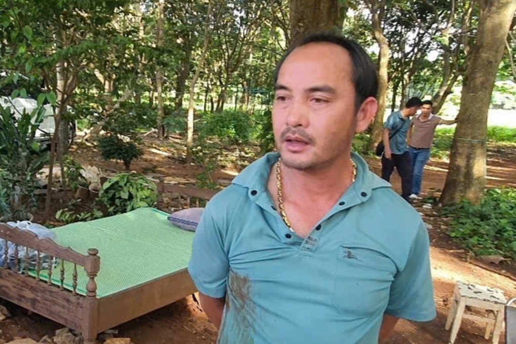 Giấu ma túy trong nghĩa trang để bán cho con nghiện - 1 Giấu ma túy trong nghĩa trang để bán cho con nghiện - 1
