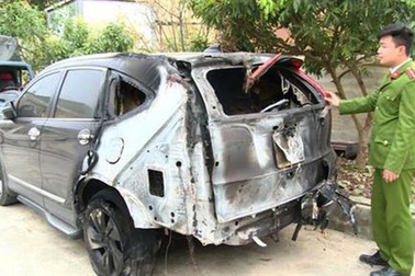 Mua xăng đốt nhà hàng xóm vì mâu thuẫn cá nhân