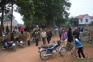 Một cán bộ xã chết trong tư thế treo cổ