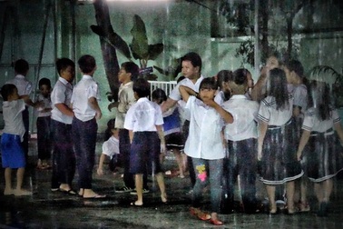 Lễ khai giảng ban đêm của trường “xóa mù”