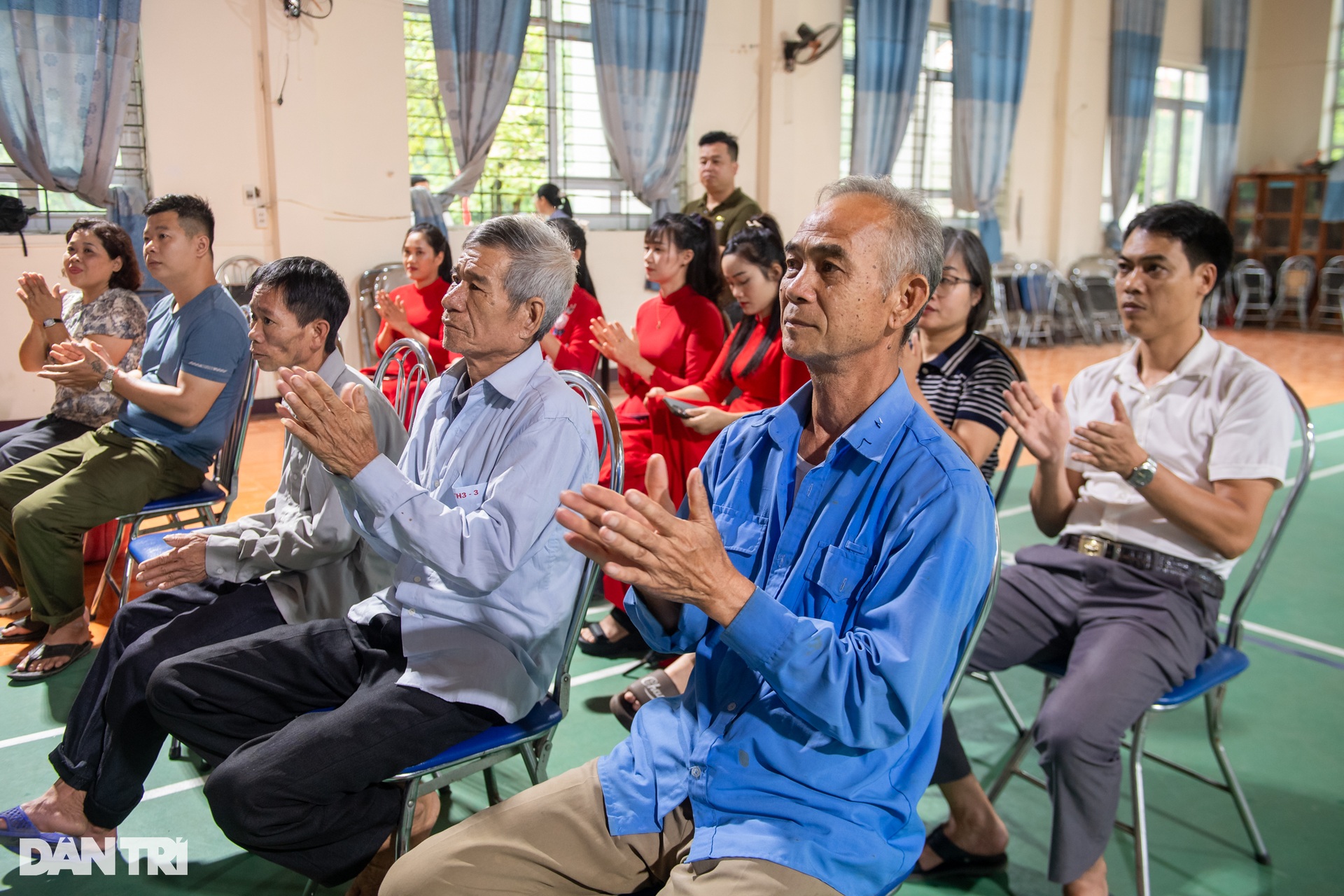 Báo Dân trí khánh thành 4 nhà Nhân ái nơi biên cương xa xôi - 9