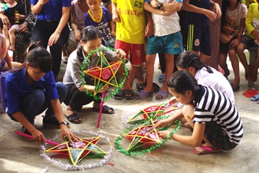 Vầng trăng yêu thương đến với trẻ em khuyết tật, mồ côi