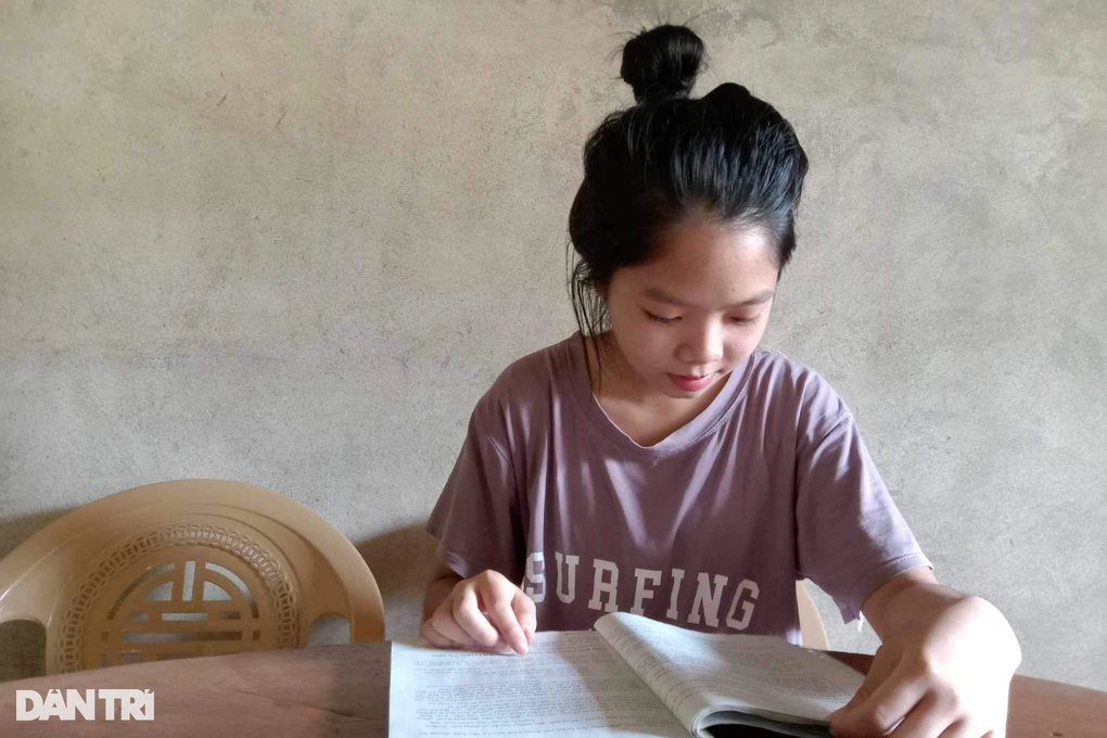 Không có thẻ BHYT, mẹ nghèo ôm con về điều trị bằng thuốc nam - 2 Không có thẻ BHYT, mẹ nghèo ôm con về điều trị bằng thuốc nam - 2