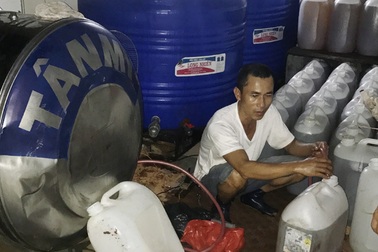 Mua dầu ăn trôi nổi, đóng vào can có thương hiệu để tung ra thị trường