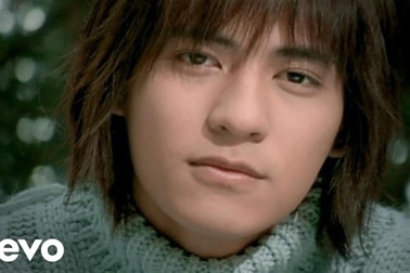 Châu Du Dân thể hiện ca khúc "Make a wish"