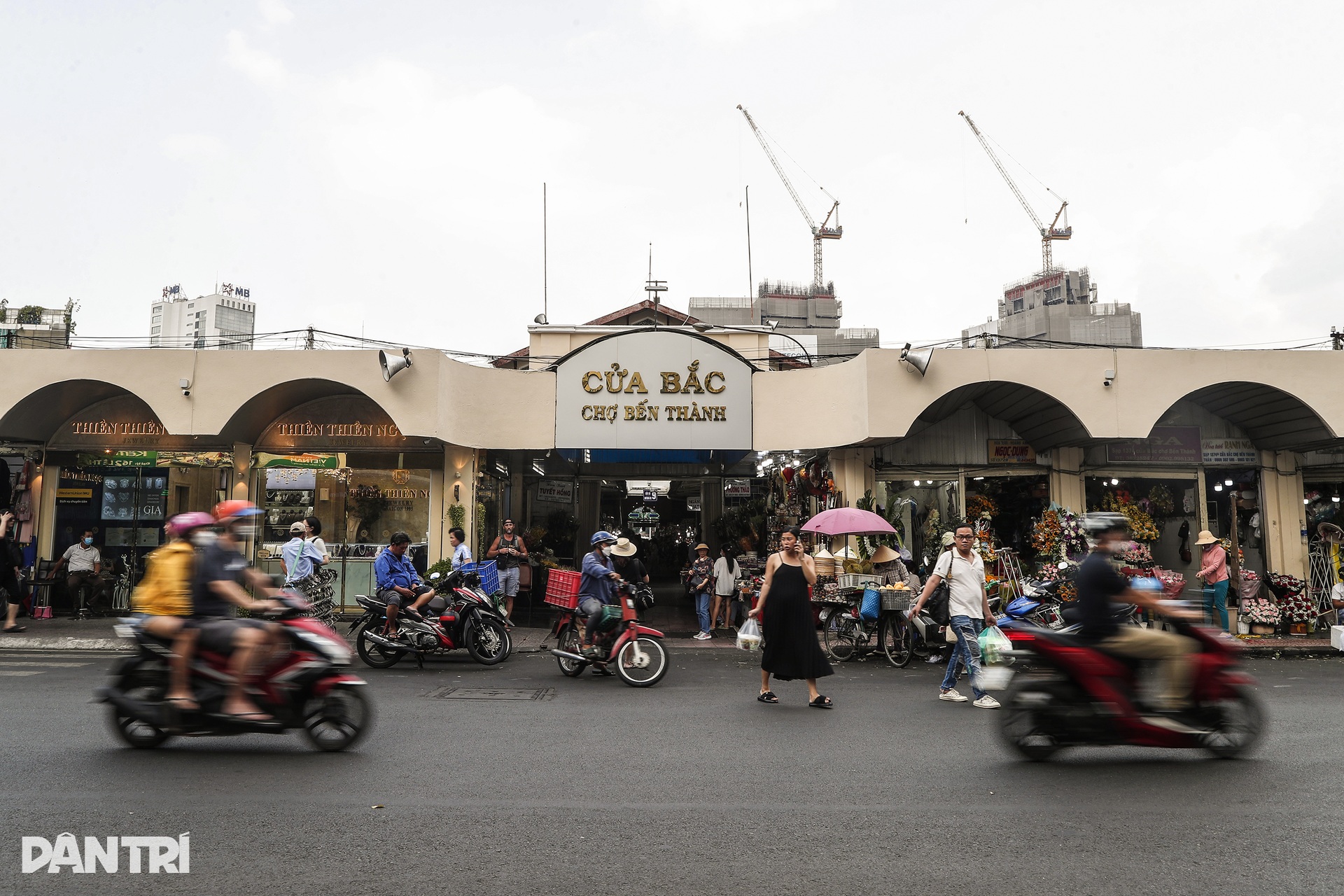 Chợ Bến Thành thay áo mới, trở thành điểm check-in thu hút khách ở TPHCM - 9 Chợ Bến Thành thay áo mới, trở thành điểm check-in thu hút khách ở TPHCM - 9