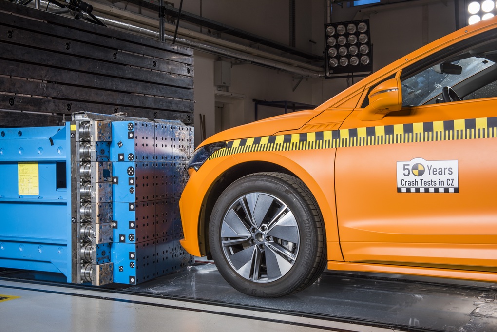 Bên trong trung tâm thử nghiệm an toàn của Skoda - 1 Bên trong trung tâm thử nghiệm an toàn của Skoda - 1