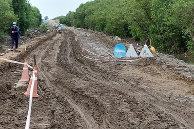 Đường về Mũi Cà Mau lầy lội, tỉnh "thúc" Tổng cục đường bộ sớm xử lý