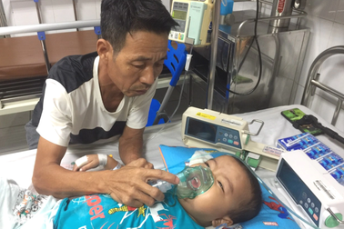 "Con đau lắm ông nội ơi, cho con về nhà đi!"